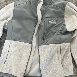 Womens north face fleece size small